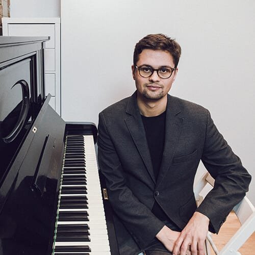 Lennart ist Lehrer für Klavier am Standort Freiburg