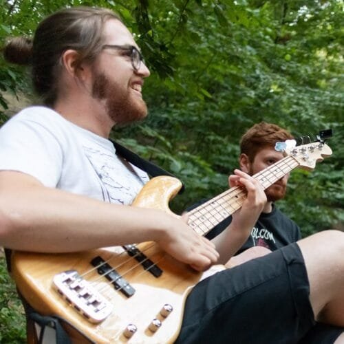 Yoel ist Lehrer für Gitarre am Standort Mainz