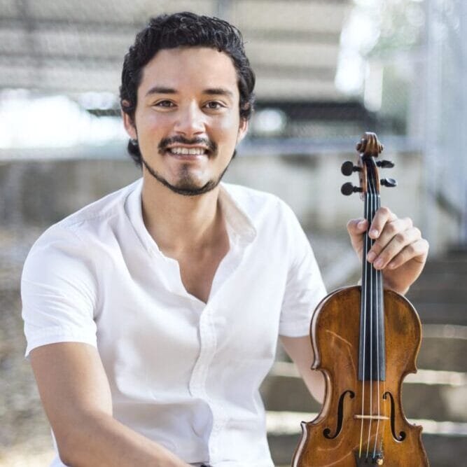 Jakob Ist Lehrer Für Geige Am Standort München