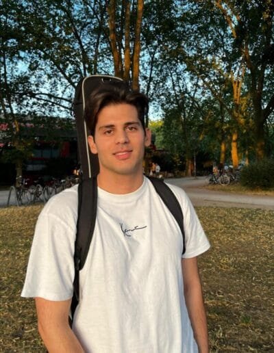David ist Lehrer für Gitarre in Köln