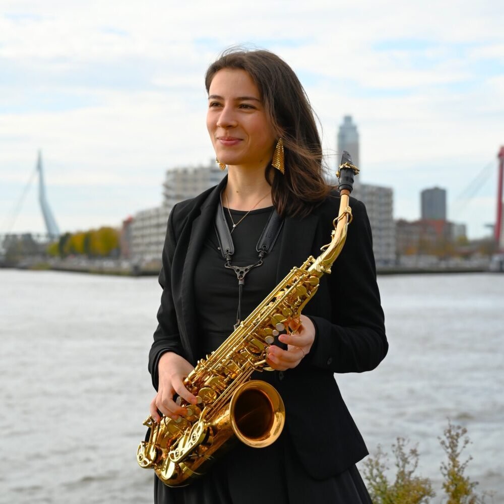 Martina Madini, Saxofoon Docent Bij Home Music Teachers, Geeft Muziekles Aan Huis In Rotterdam